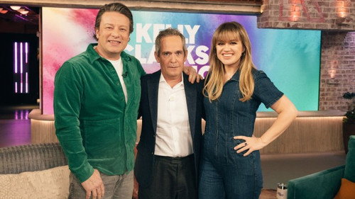 The Kelly Clarkson Show - S5E63: Jamie Oliver, Tom Hollander, Brittany Mahomes