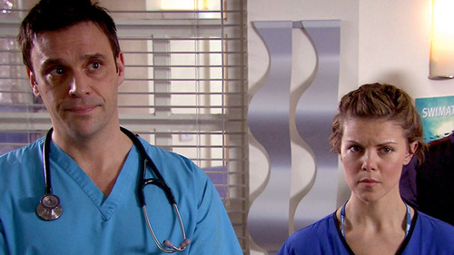 Holby City - S14E35: Unsafe Haven (1)