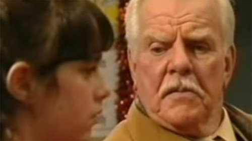 Casualty - S15E17: Merry Christmas Dr. Spiller