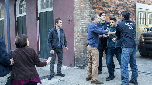NCIS: New Orleans - S2E13: Undocumented